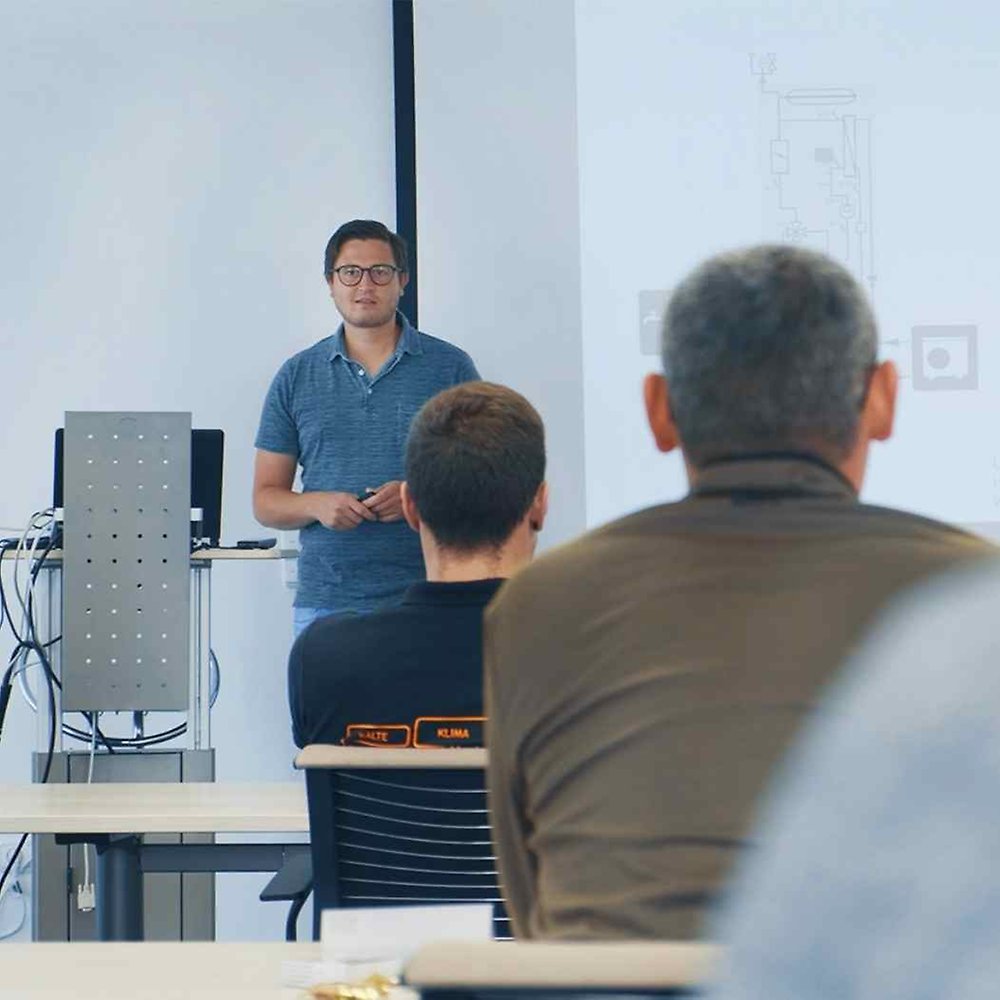 Schulung in der Academy der ait